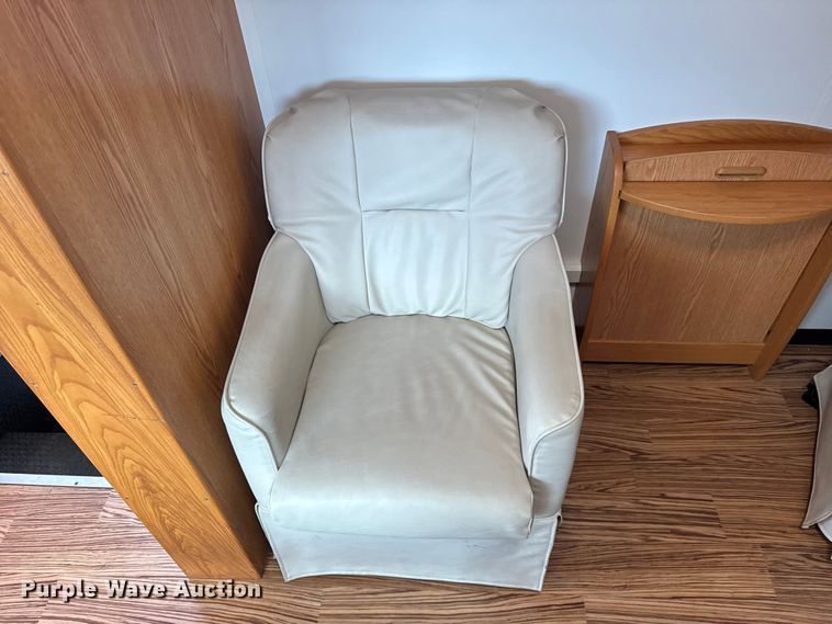 image for item YA1181 2005 Winnebago mobile command center