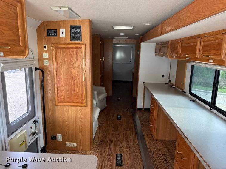 image for item YA1181 2005 Winnebago mobile command center