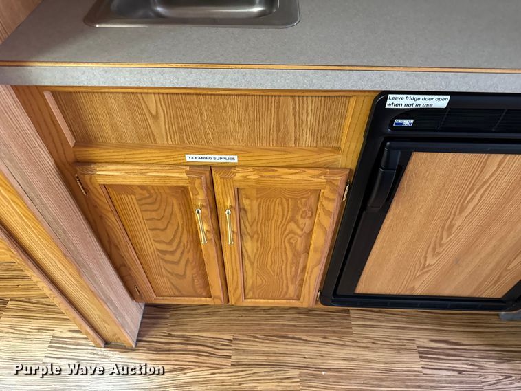 image for item YA1181 2005 Winnebago mobile command center