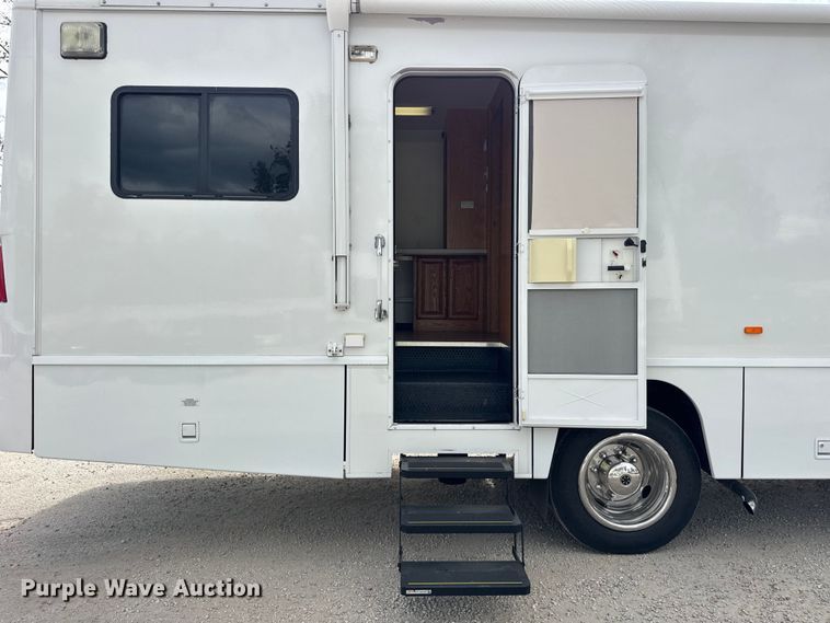 image for item YA1181 2005 Winnebago mobile command center