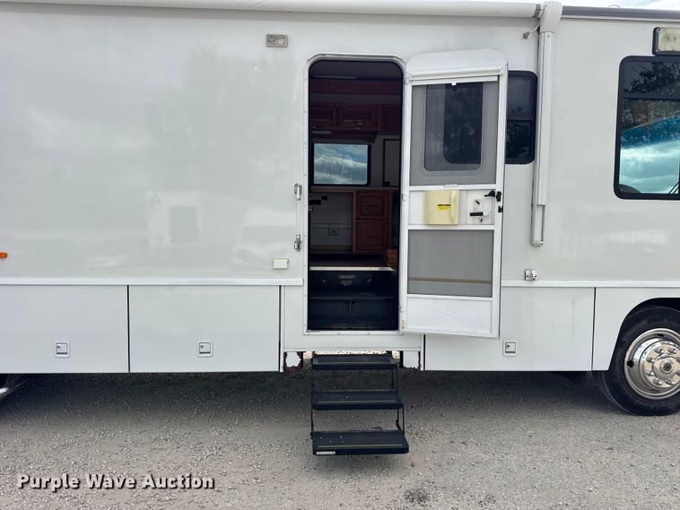 image for item YA1181 2005 Winnebago mobile command center