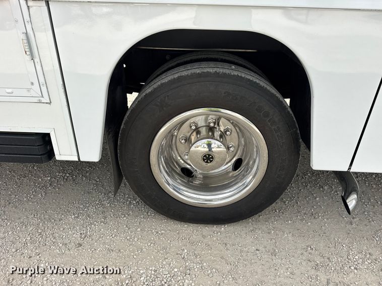 image for item YA1181 2005 Winnebago mobile command center