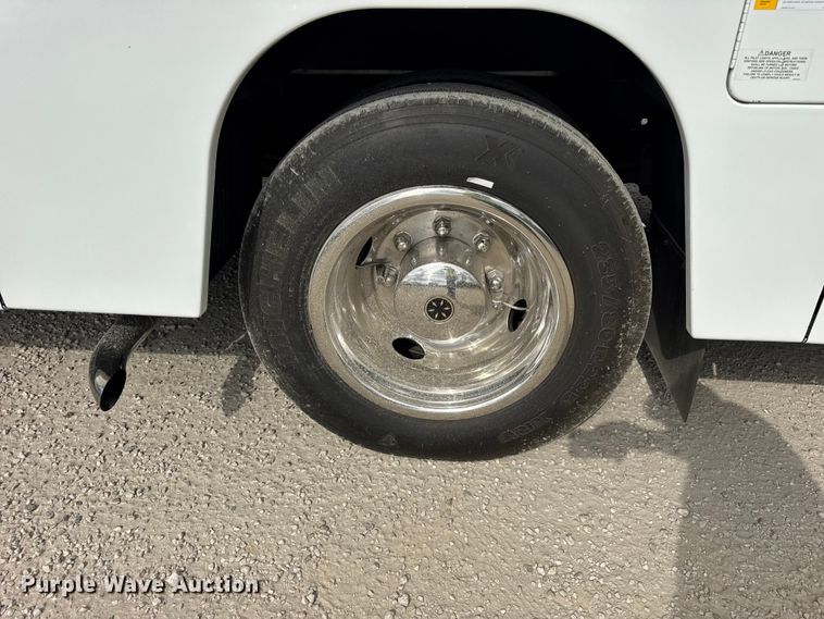 image for item YA1181 2005 Winnebago mobile command center