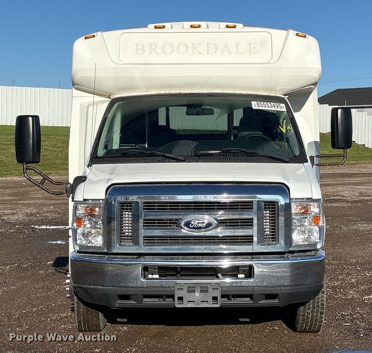image for item YA1249 2016 Ford E450 Super Duty shuttle bus
