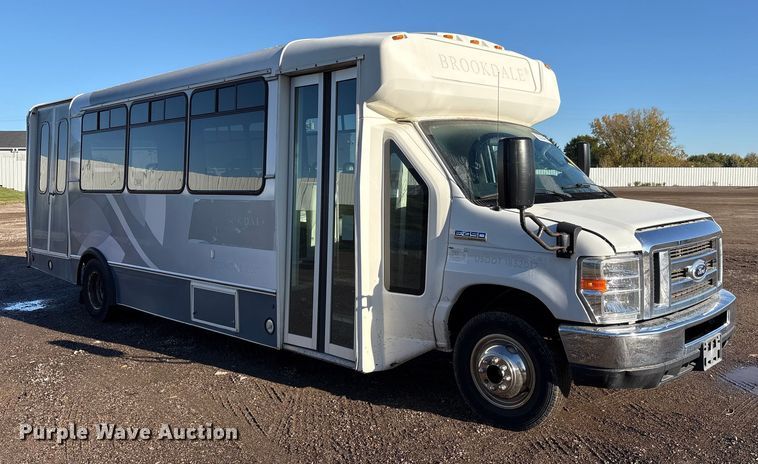 image for item YA1249 2016 Ford E450 Super Duty shuttle bus