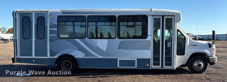 image for item YA1249 2016 Ford E450 Super Duty shuttle bus