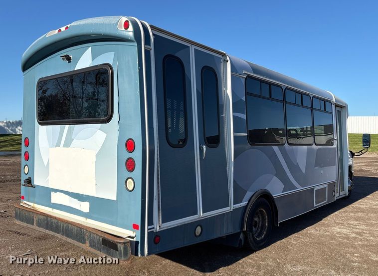 image for item YA1249 2016 Ford E450 Super Duty shuttle bus