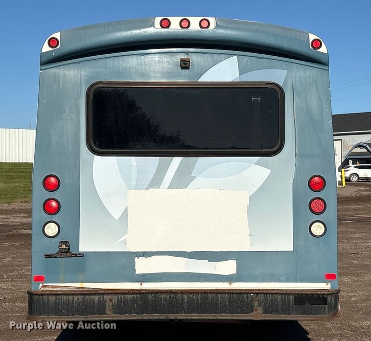 image for item YA1249 2016 Ford E450 Super Duty shuttle bus