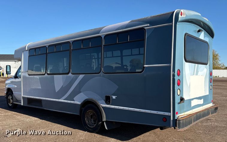 image for item YA1249 2016 Ford E450 Super Duty shuttle bus