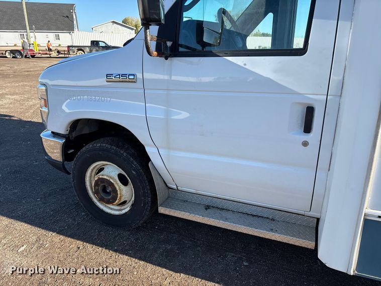 image for item YA1249 2016 Ford E450 Super Duty shuttle bus