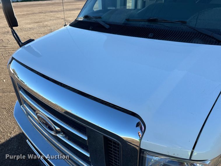 image for item YA1249 2016 Ford E450 Super Duty shuttle bus