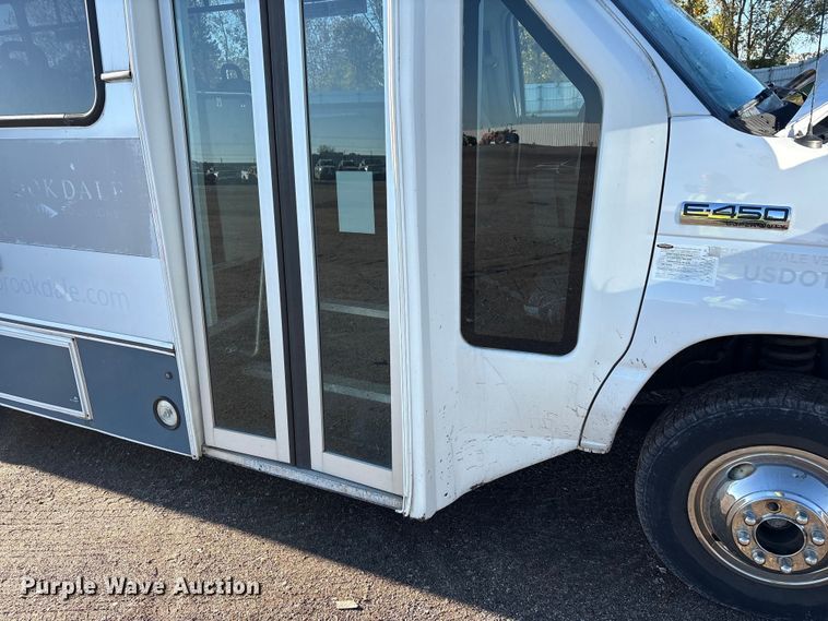 image for item YA1249 2016 Ford E450 Super Duty shuttle bus