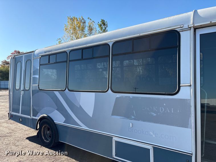 image for item YA1249 2016 Ford E450 Super Duty shuttle bus