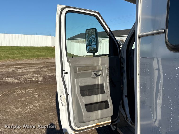 image for item YA1249 2016 Ford E450 Super Duty shuttle bus