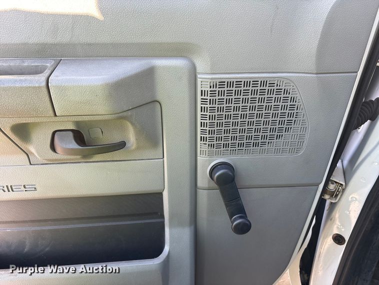 image for item YA1249 2016 Ford E450 Super Duty shuttle bus