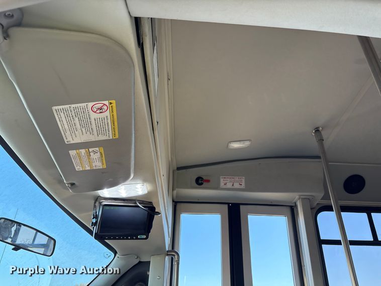 image for item YA1249 2016 Ford E450 Super Duty shuttle bus