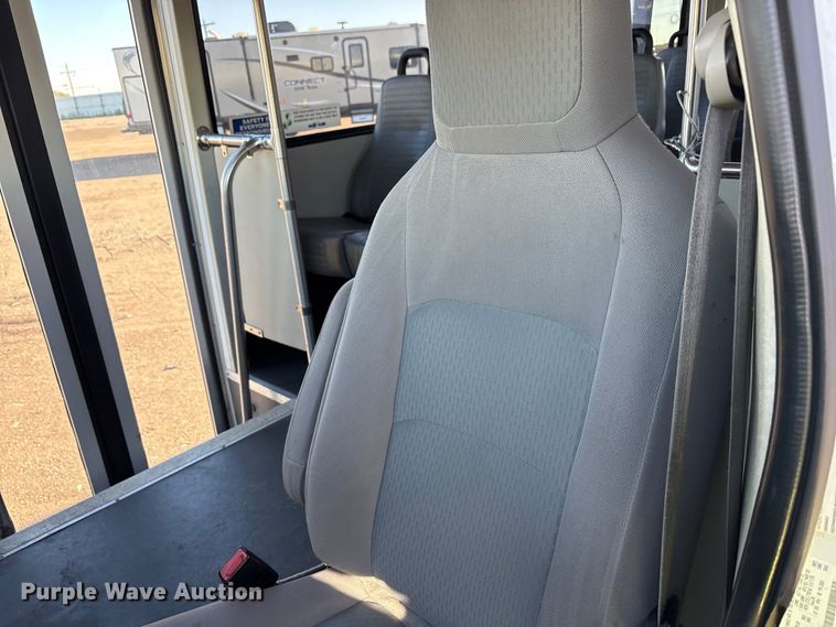 image for item YA1249 2016 Ford E450 Super Duty shuttle bus