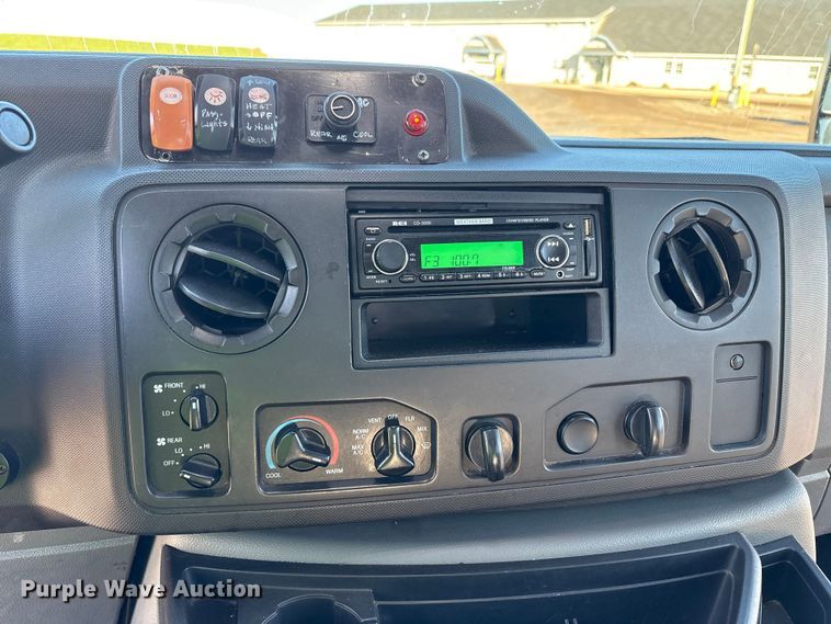 image for item YA1249 2016 Ford E450 Super Duty shuttle bus