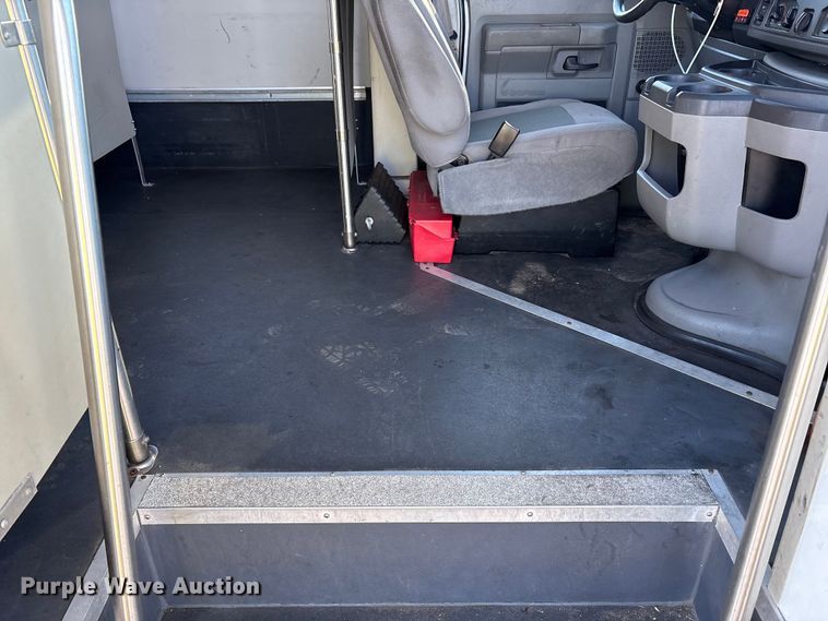 image for item YA1249 2016 Ford E450 Super Duty shuttle bus