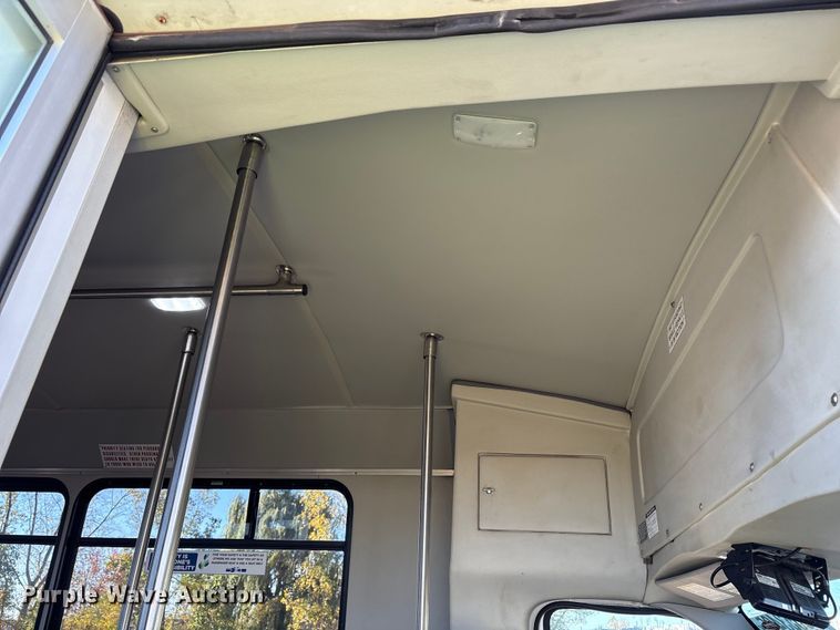 image for item YA1249 2016 Ford E450 Super Duty shuttle bus