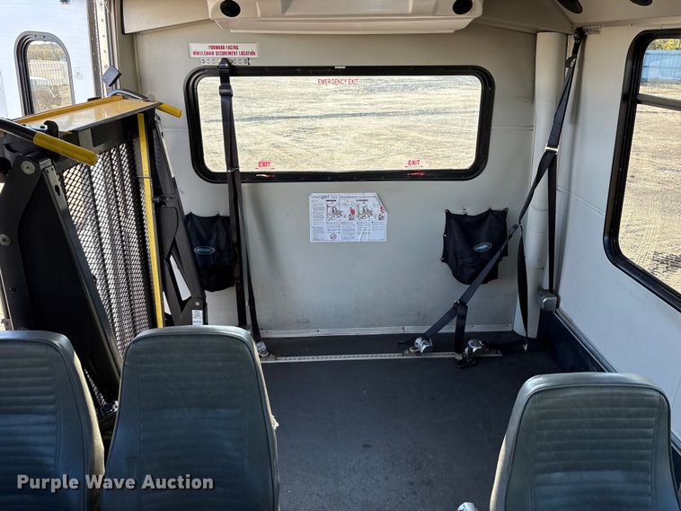 image for item YA1249 2016 Ford E450 Super Duty shuttle bus