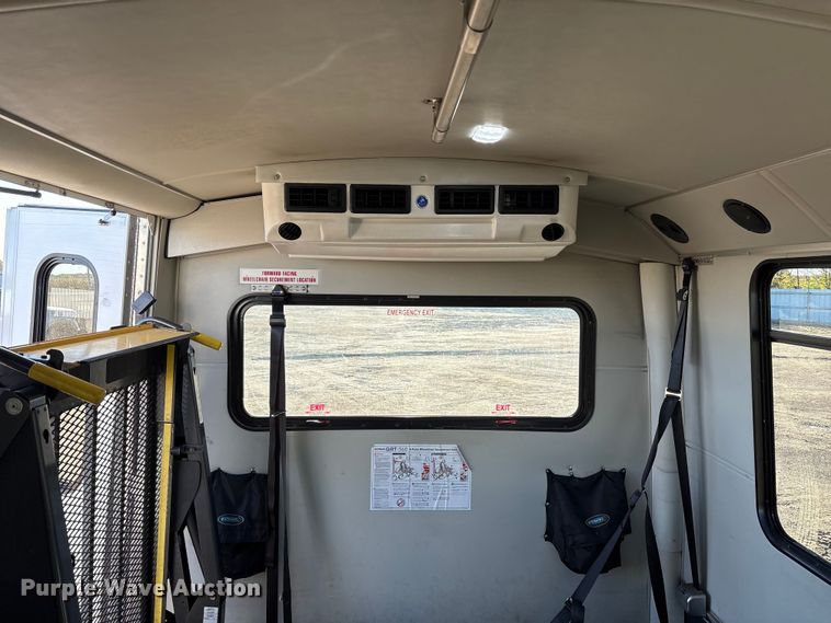 image for item YA1249 2016 Ford E450 Super Duty shuttle bus