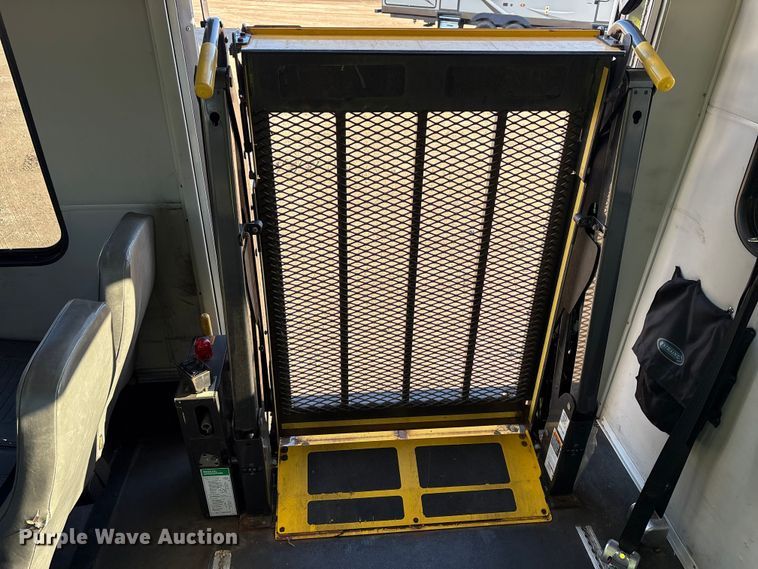 image for item YA1249 2016 Ford E450 Super Duty shuttle bus