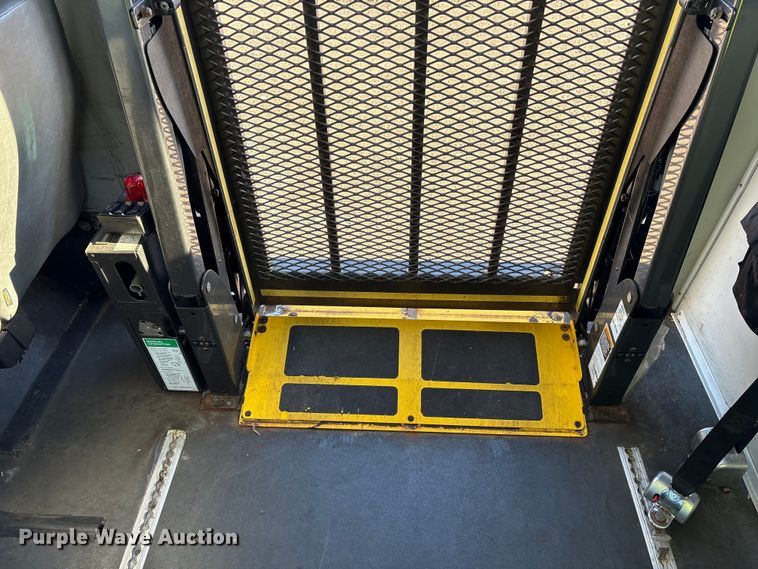 image for item YA1249 2016 Ford E450 Super Duty shuttle bus