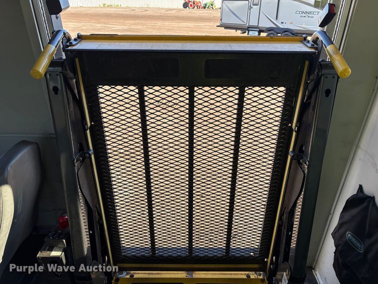 image for item YA1249 2016 Ford E450 Super Duty shuttle bus