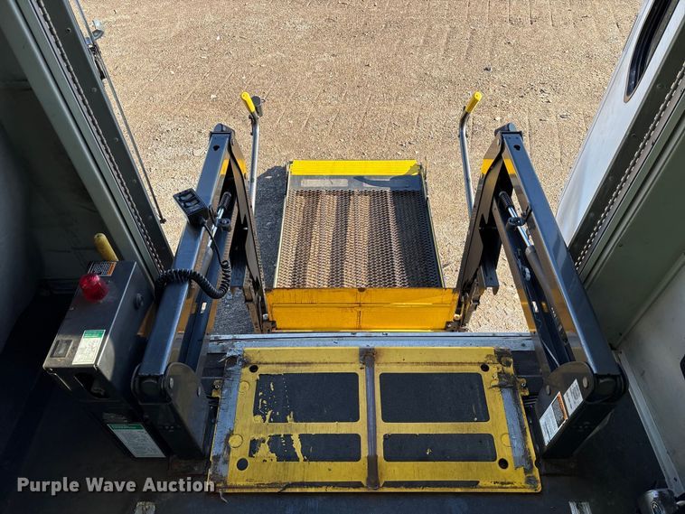 image for item YA1249 2016 Ford E450 Super Duty shuttle bus