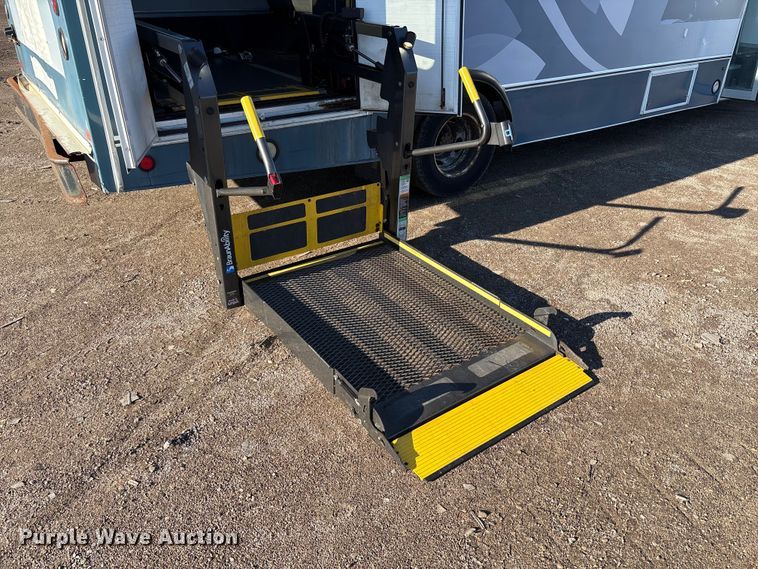 image for item YA1249 2016 Ford E450 Super Duty shuttle bus