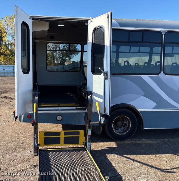 image for item YA1249 2016 Ford E450 Super Duty shuttle bus