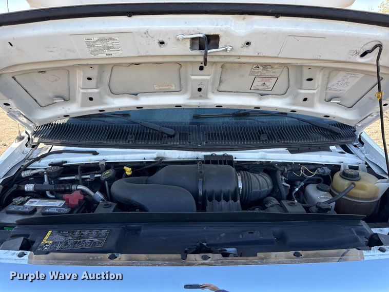 image for item YA1249 2016 Ford E450 Super Duty shuttle bus