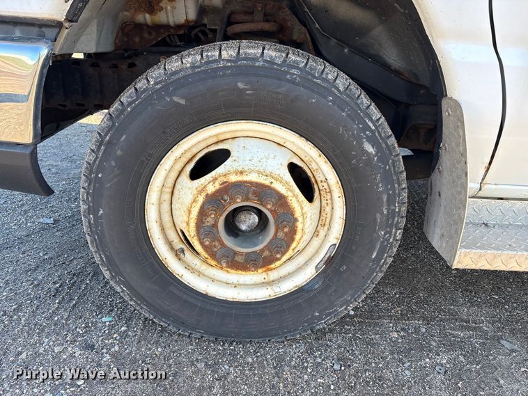 image for item YA1249 2016 Ford E450 Super Duty shuttle bus