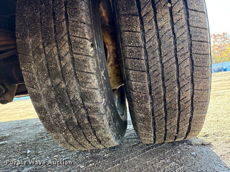 image for item YA1249 2016 Ford E450 Super Duty shuttle bus