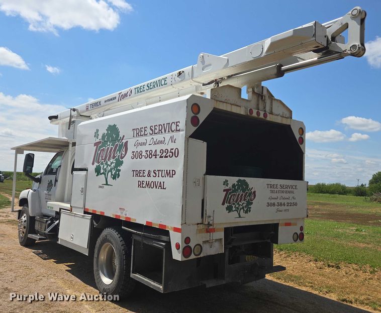 image for item DE2194 2006 GMC C7500 forestry bucket truck