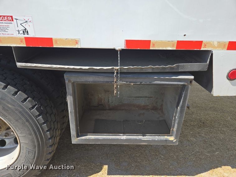 image for item DE2194 2006 GMC C7500 forestry bucket truck