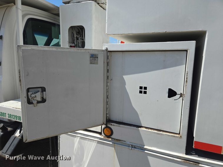 image for item DE2194 2006 GMC C7500 forestry bucket truck