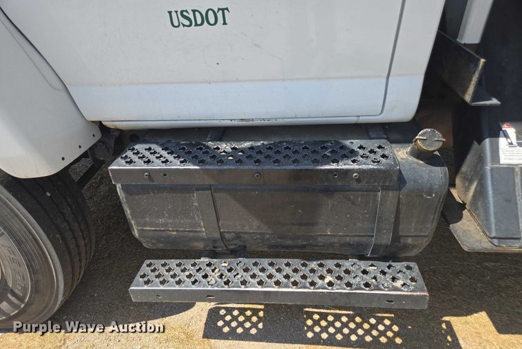 image for item DE2194 2006 GMC C7500 forestry bucket truck