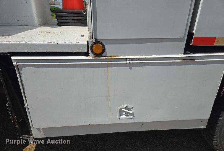 image for item DE2194 2006 GMC C7500 forestry bucket truck