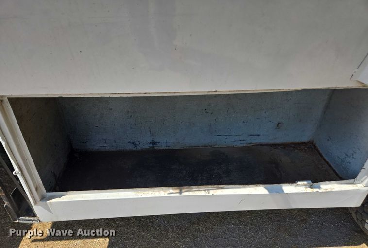 image for item DE2194 2006 GMC C7500 forestry bucket truck