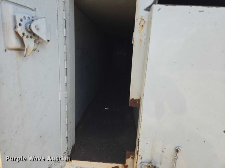 image for item DE2194 2006 GMC C7500 forestry bucket truck