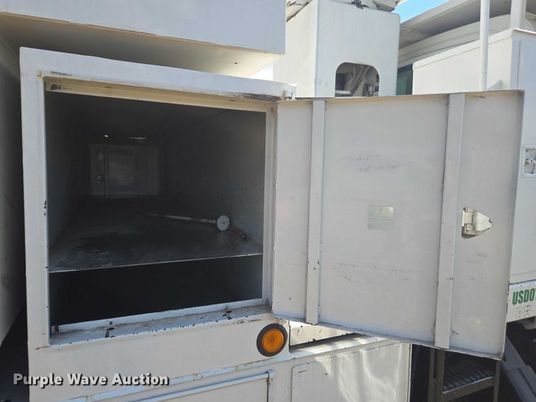 image for item DE2194 2006 GMC C7500 forestry bucket truck