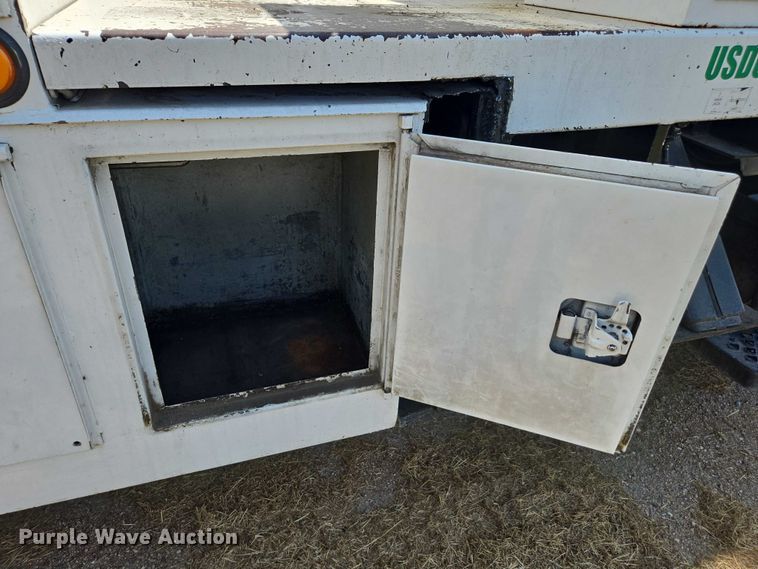 image for item DE2194 2006 GMC C7500 forestry bucket truck