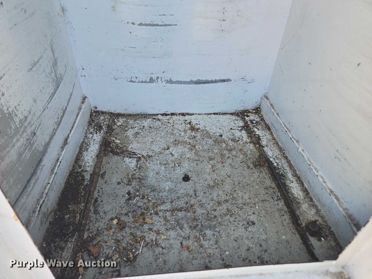 image for item DE2194 2006 GMC C7500 forestry bucket truck