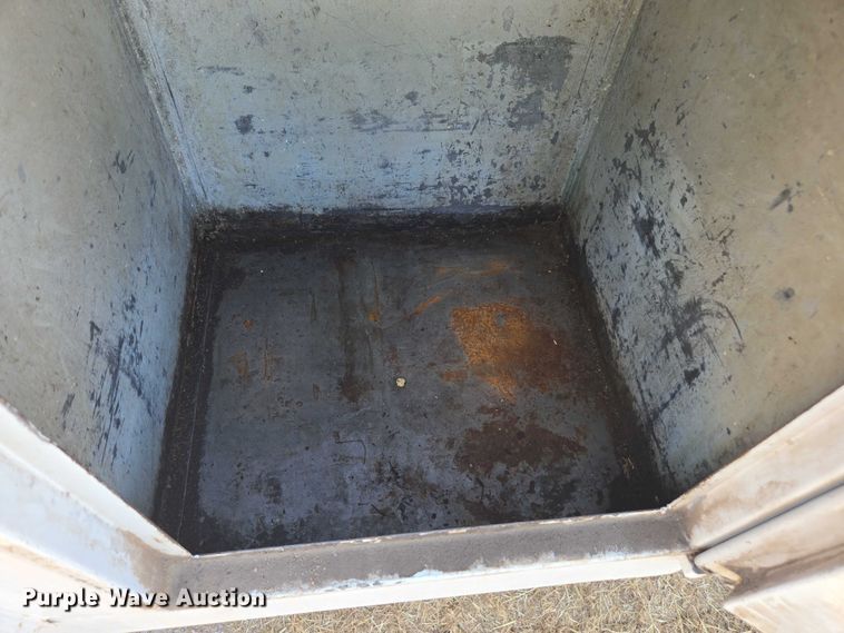 image for item DE2194 2006 GMC C7500 forestry bucket truck