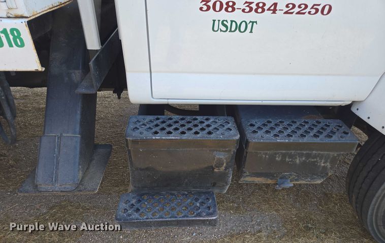 image for item DE2194 2006 GMC C7500 forestry bucket truck