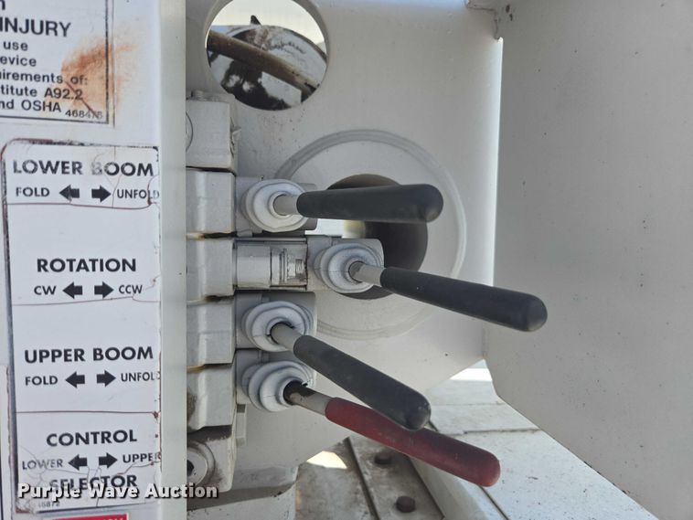 image for item DE2194 2006 GMC C7500 forestry bucket truck