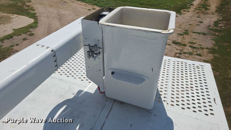 image for item DE2194 2006 GMC C7500 forestry bucket truck