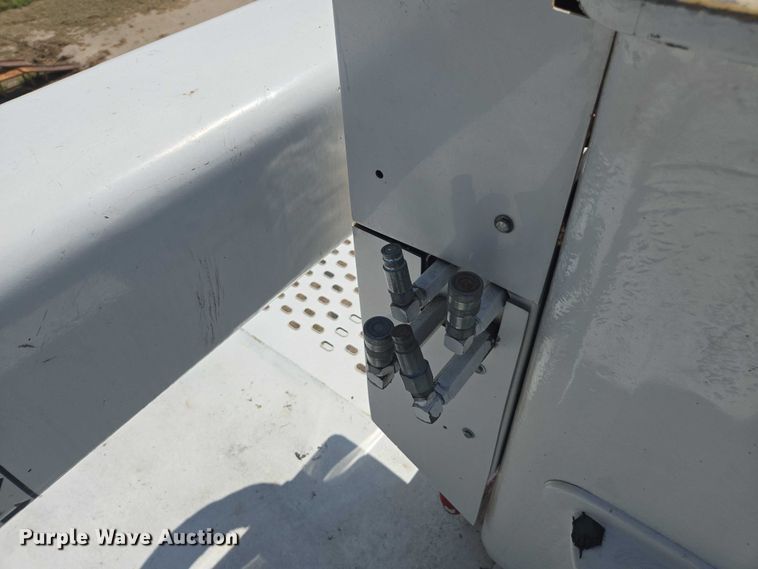 image for item DE2194 2006 GMC C7500 forestry bucket truck